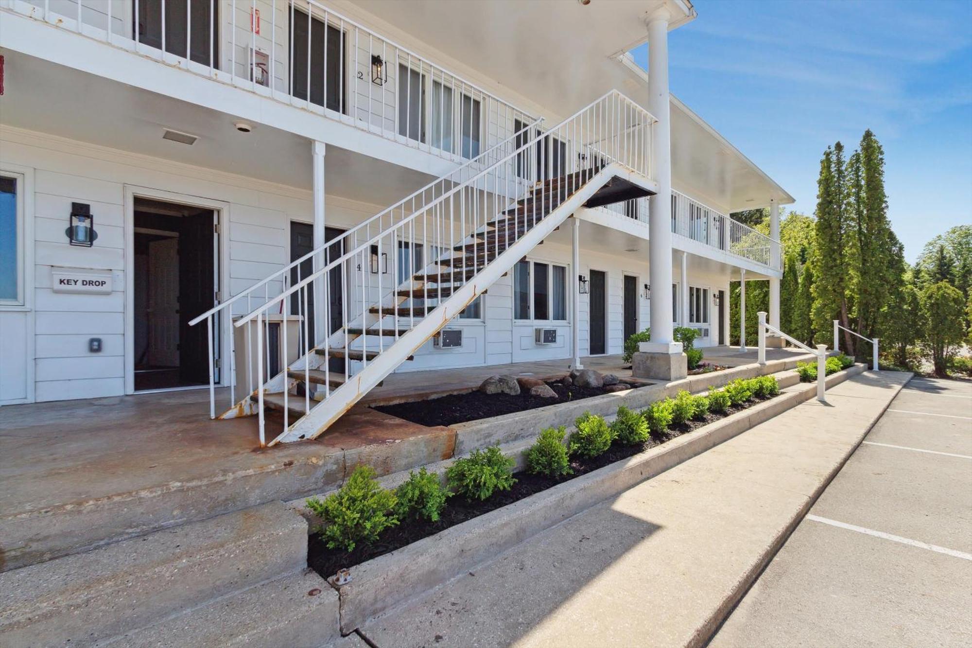 Self Check-In Lake Views Workspace 2 Queen Beds Villa Petoskey Exterior photo