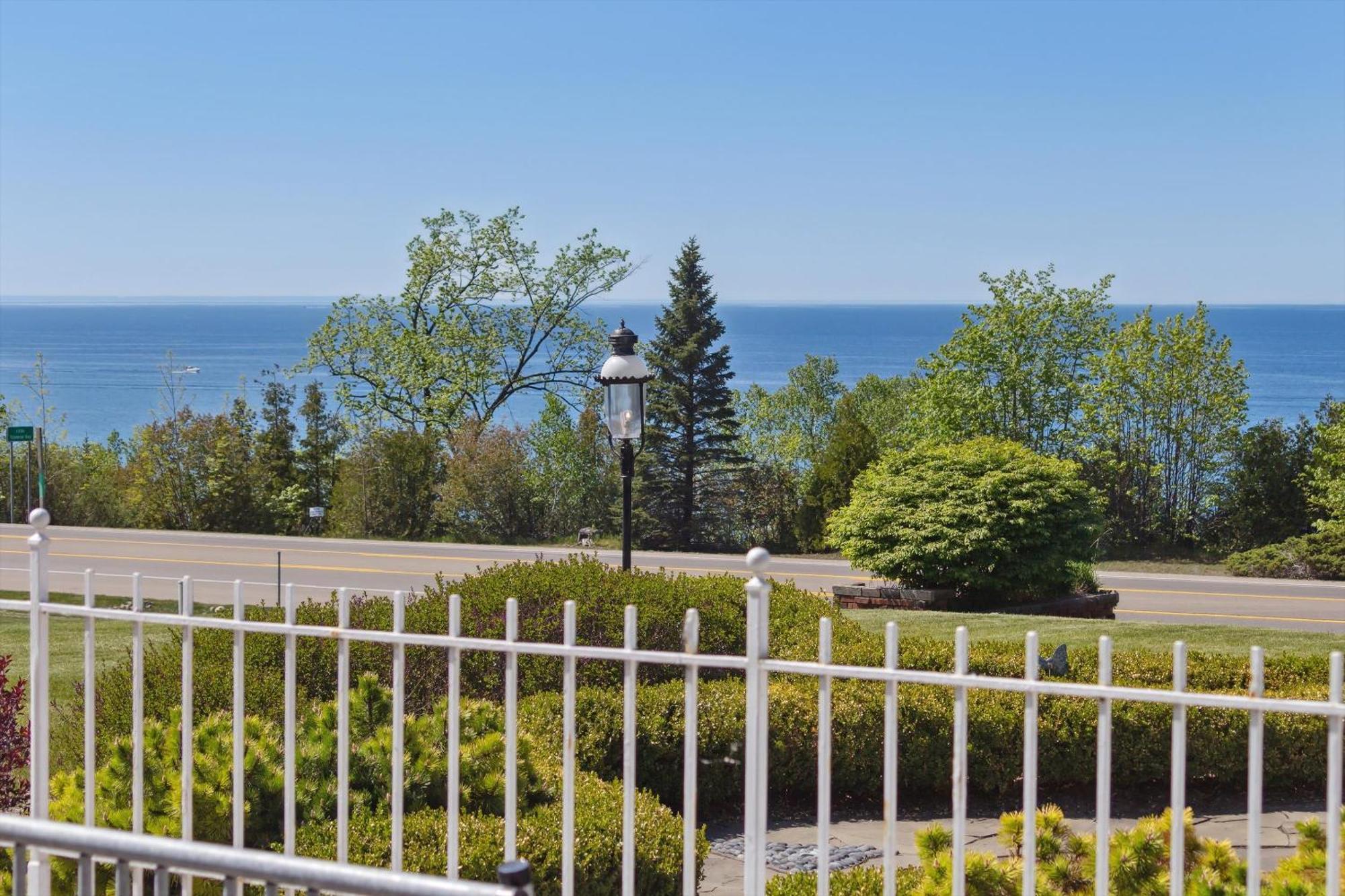 Self Check-In Lake Views Workspace 2 Queen Beds Villa Petoskey Exterior photo