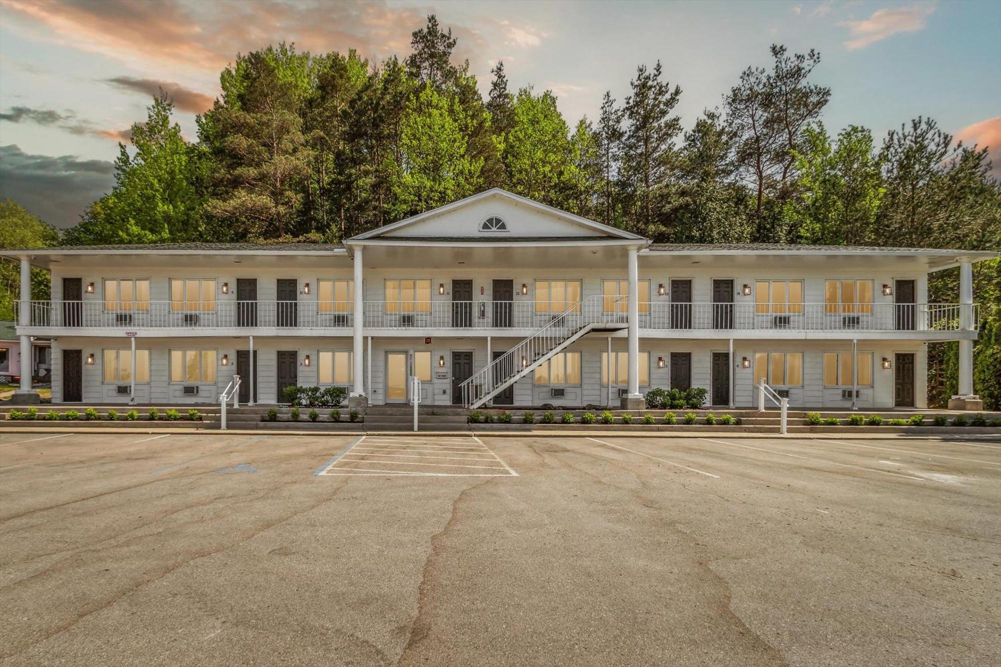 Self Check-In Lake Views Workspace 2 Queen Beds Villa Petoskey Exterior photo